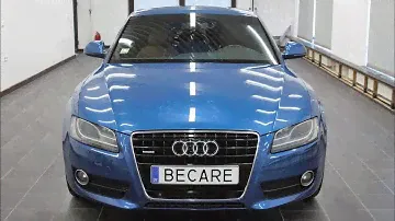Голубая Audi A5 на керамике